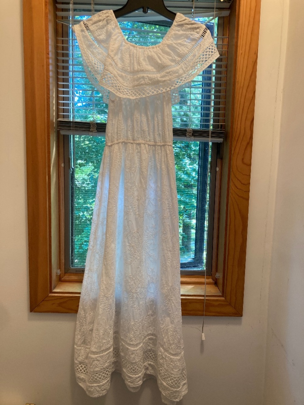 Chicwish White Cotton Embroidered Midi Dress Sz XS/S
